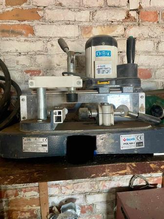 Продам станок для фрезирования торцов оконного профиля