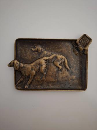 Пепельница бронзовая собака охотничья.