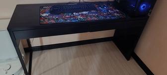 Стол коричневый