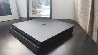 Продам PS4 slim 1TB (spiderman 2018, horizon)