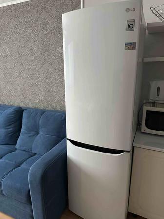 Продам 2-х камерный холодильник