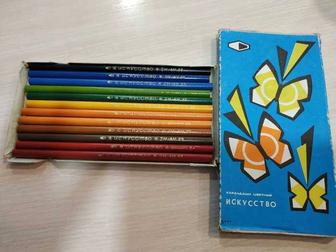 Набор цветных карандашей эпохи СССР