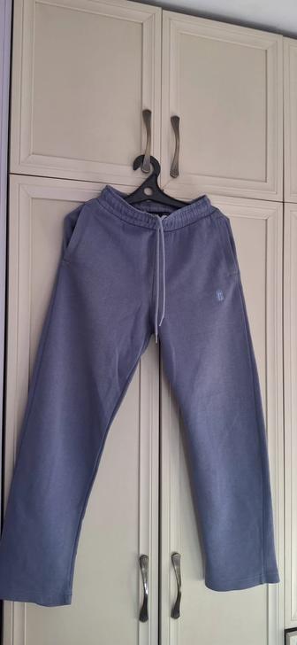 Джинсы джоггеры размер на 10-14 лет фирма Bershka состояние отличное