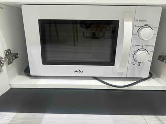 Продам микроволновую печь и чайник
