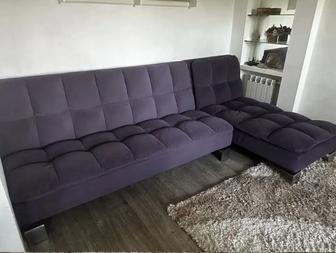 Диван велюровый, фиолетовый