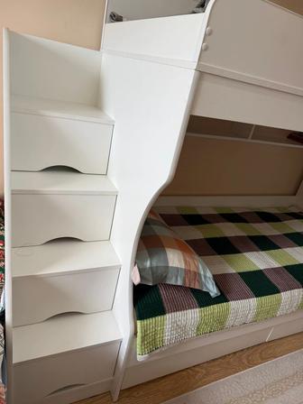 Продам двухъярусную кровать