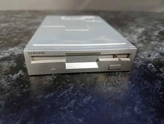 Дисковод 3.5 Samsung SFD-321B (Floppy FDD) для дискет