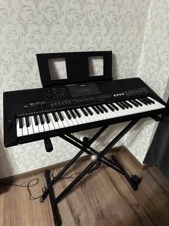 Продам синтезатор Yamaha psr e463