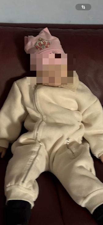 Продам комбинезон для девочки