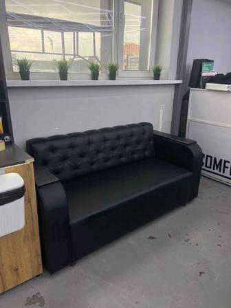 Диван светлом цвете