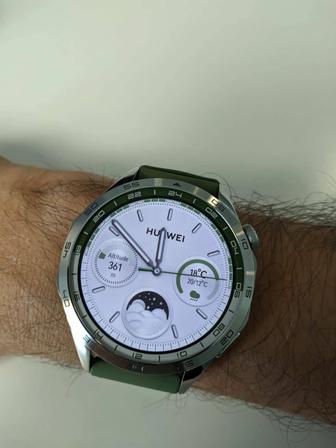 Продам смарт-часы Huawei Watch 4