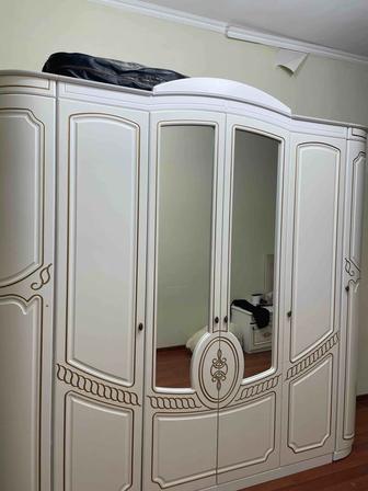 Тегін шкаф беремін. Ертең алып кету керек