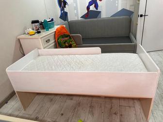 Кровать детская с матрасом