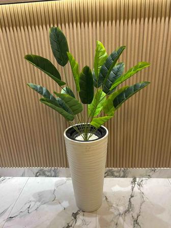 Искусственные растения в кашпо