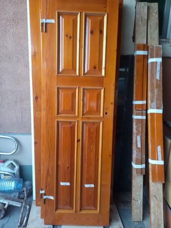 Продам двери б/у деревянные 2шт есть коробки