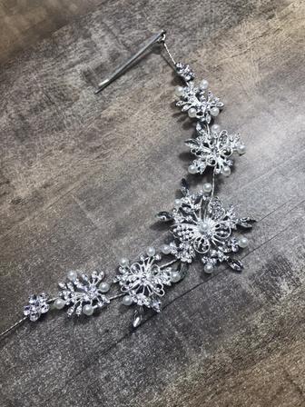 Украшения. Колье. Серьги. Бижутерия. Заколка