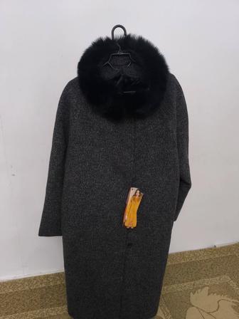 Продам пальто от фирмы Loreta