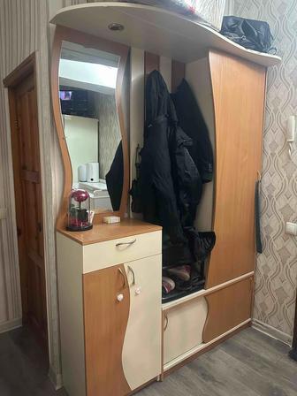 Шкаф в прихожую в хорошем состоянии