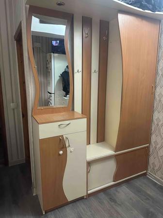 Шкаф в прихожую в хорошем состоянии