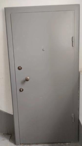 Продам железную дверь