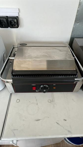 Тостер среднего размера