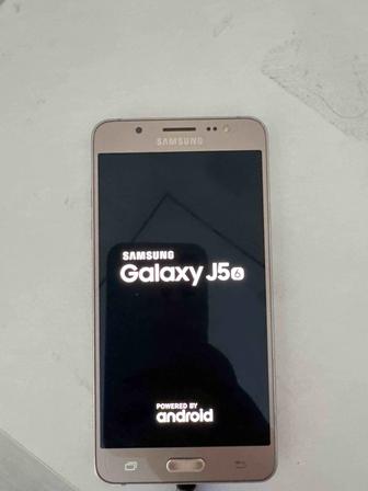 Продам б/у телефон Samsung galaxy j5