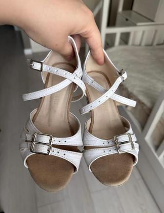 Тренировочные туфли 32 (18,5 см)