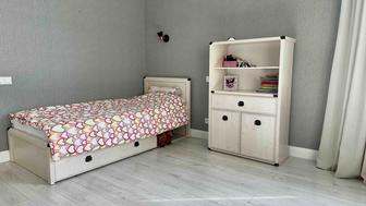 Продам комплект мебели 2 кровати, 2 шкафа, 1 стол