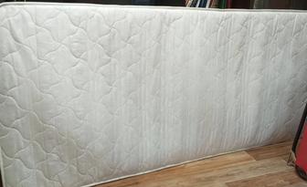 Матрас ортопедический светлый 90х200 в отличном состоянии