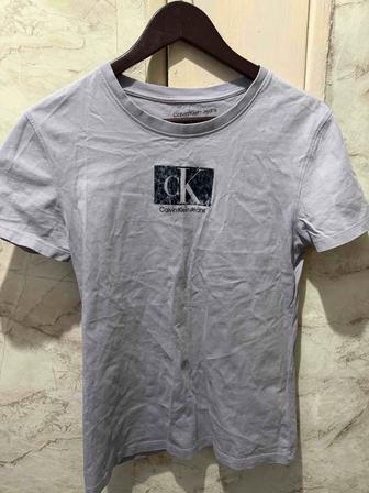 женский футболка