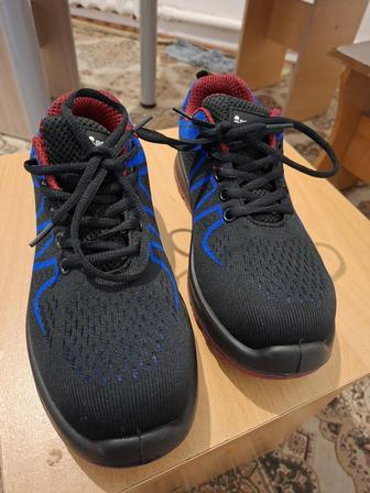 Продам кроссовки