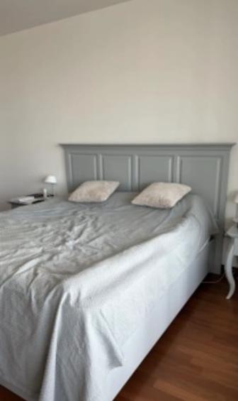 Продается спальный гарнитур - Италия.МДФ крашенный. Кровать, комод, 2 тумбы