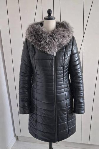 Женская зимняя куртка из искусственной кожи с мехом,в отличном состоянии