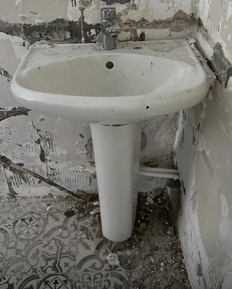 Умывальник на пьедестале