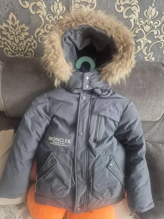 Продам детскую зимнюю куртку на мальчика 5-7 лет