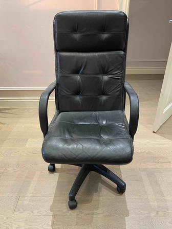 Кожаное кресло