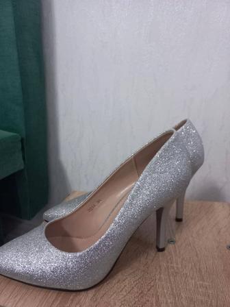 Срочно продам новые туфли