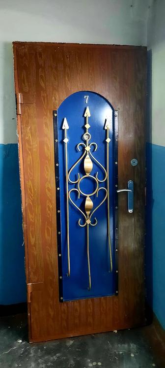 Продам входную дверь 86х205