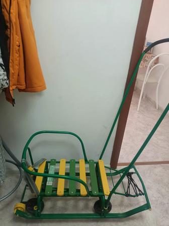 Продам санки на колесиках