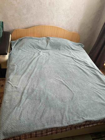 Продаю двуспальную кровать
