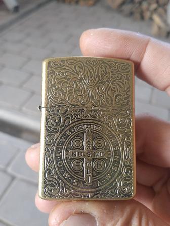 Продам бензиновую зажигалку