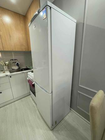 Продам холодильник indesit