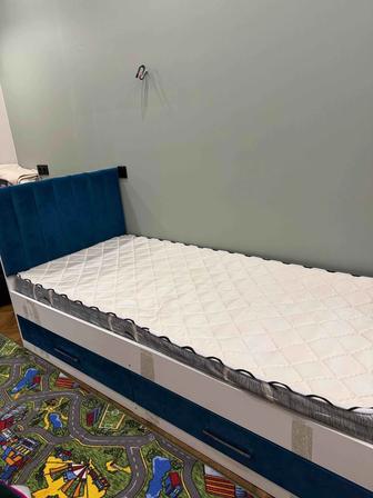 Продам кровать 90 на 200