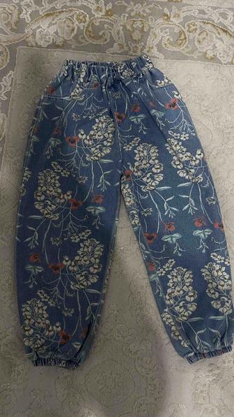 Продам джинсы на девочку