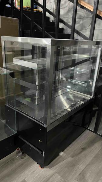 Продам витражный холодильник в отличном состоянии