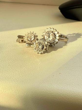 Продам комплект из серебра 925 пробы элегантный, в идеальном состоянии