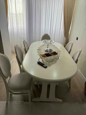 Продается Стол со стульями в гостинную