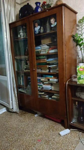 Продам книжный шкаф