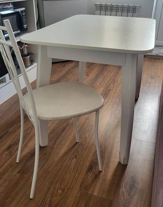 Продам срочно стол со стульями