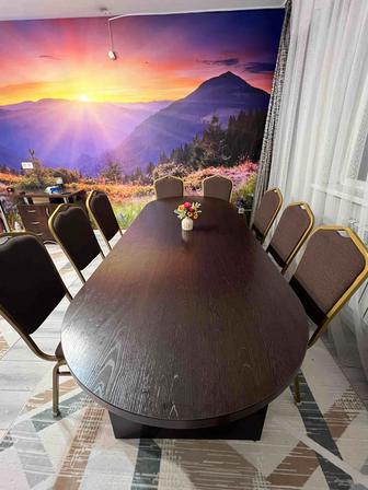 Стол и стулья